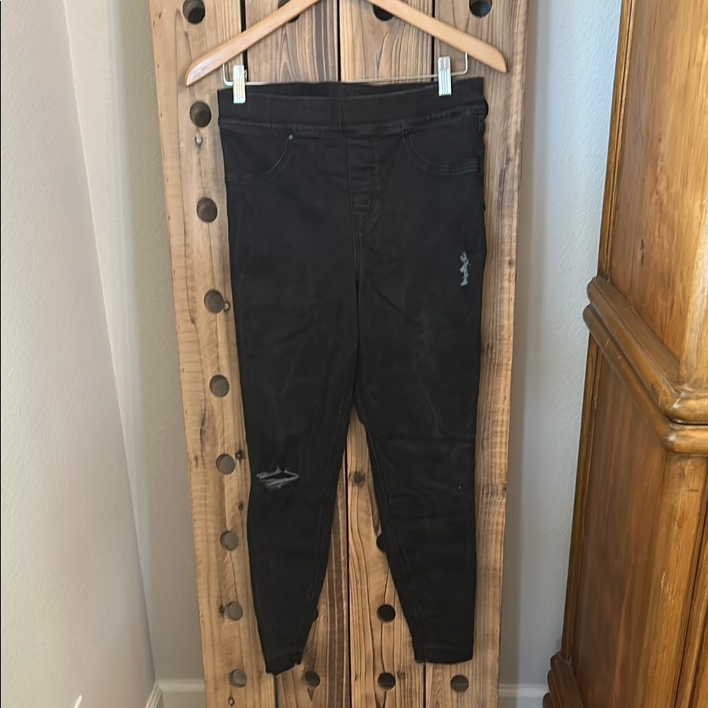 SPANX Black Skinny Jeans with Distressed Knee